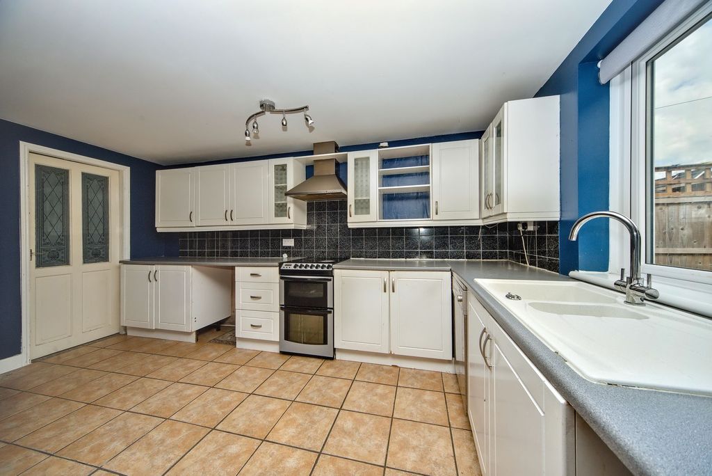 Property photo 3 of 21