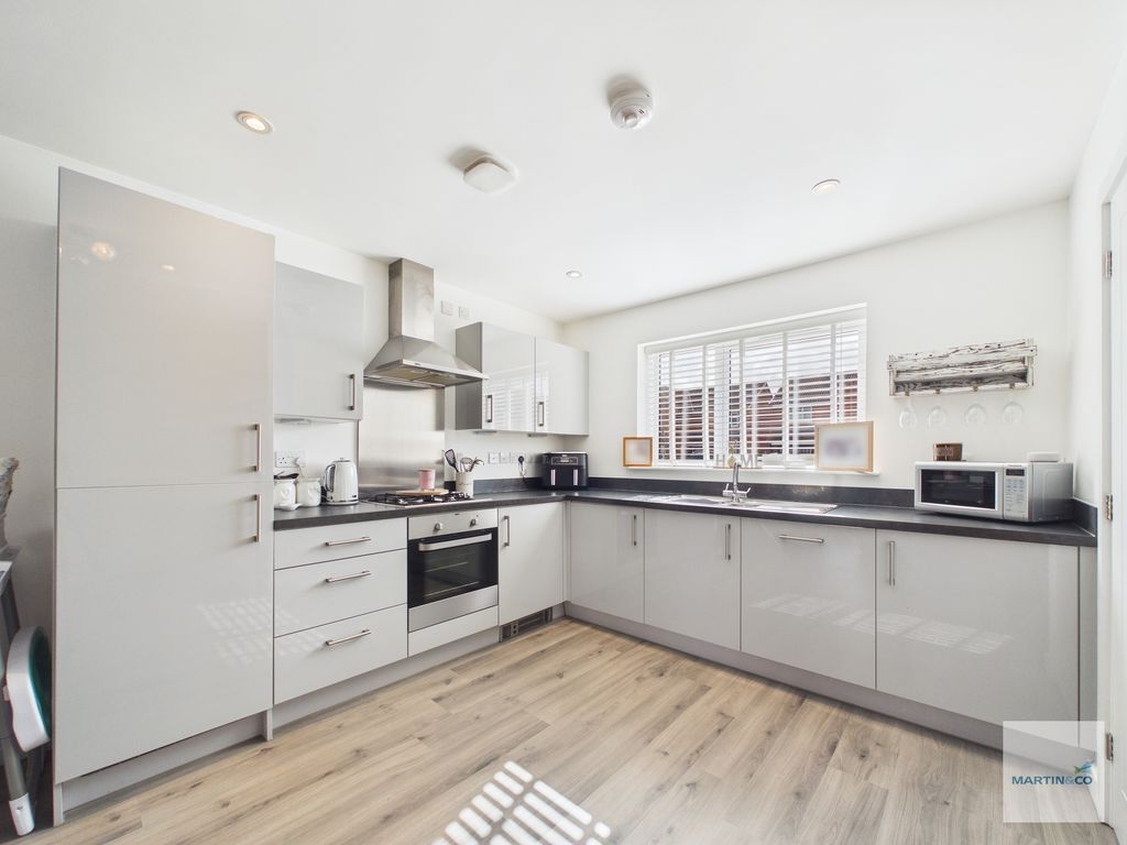 Property photo 3 of 19 Cam03394G0-Pr0472-Still011