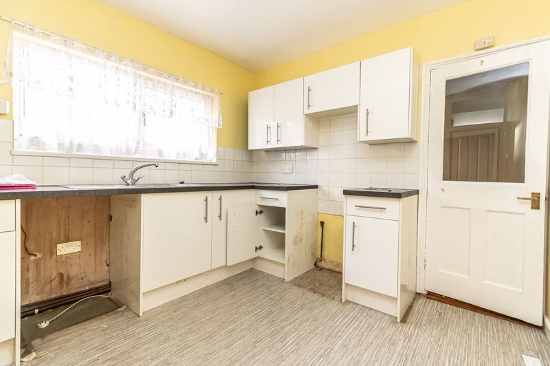 Property photo 3 of 14 .