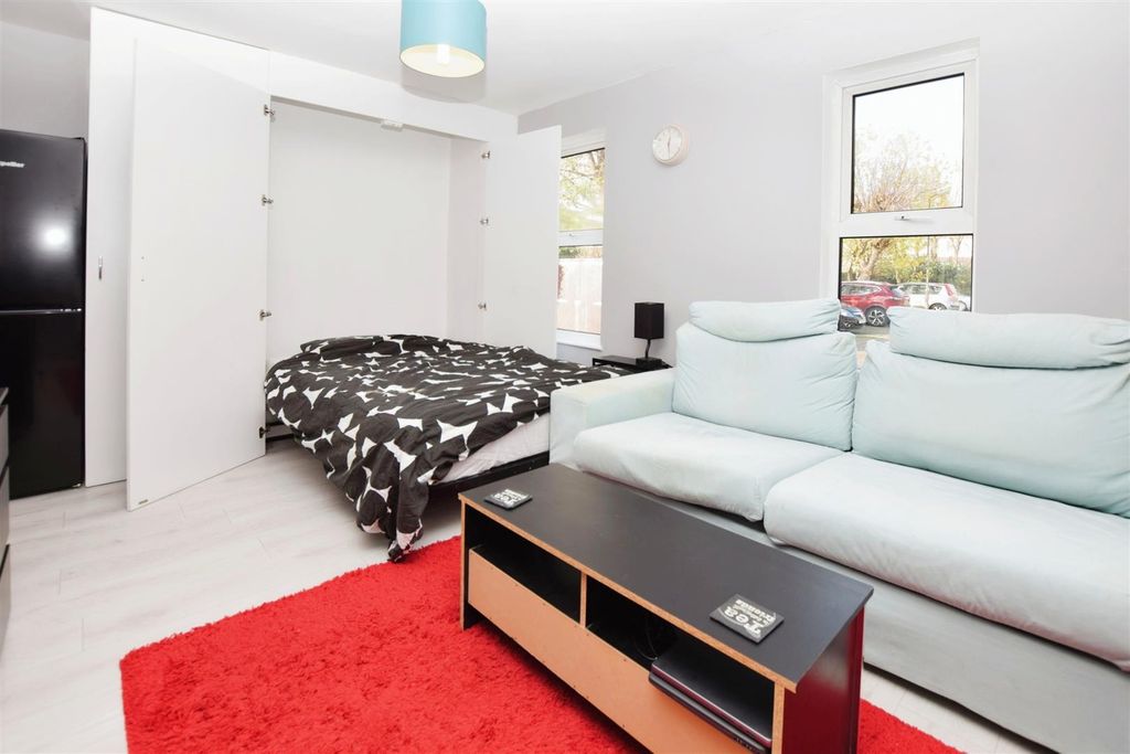 Property photo 3 of 7