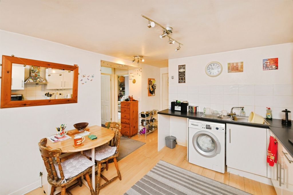 Property photo 2 of 22