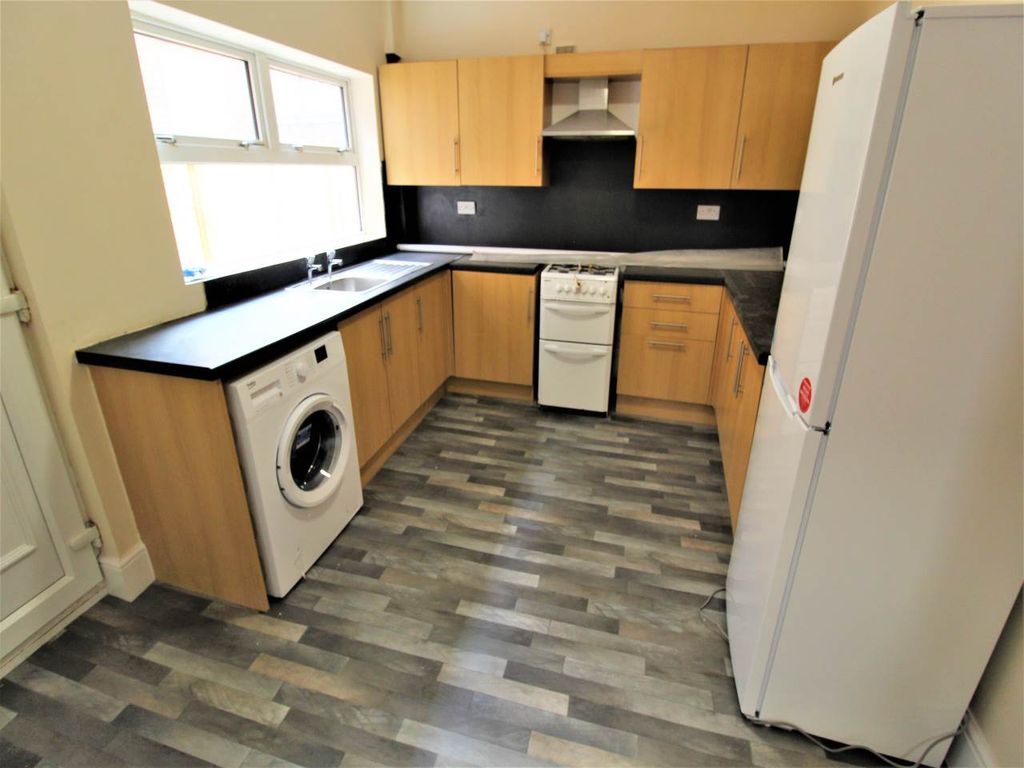 Property photo 3 of 5 Kitchen