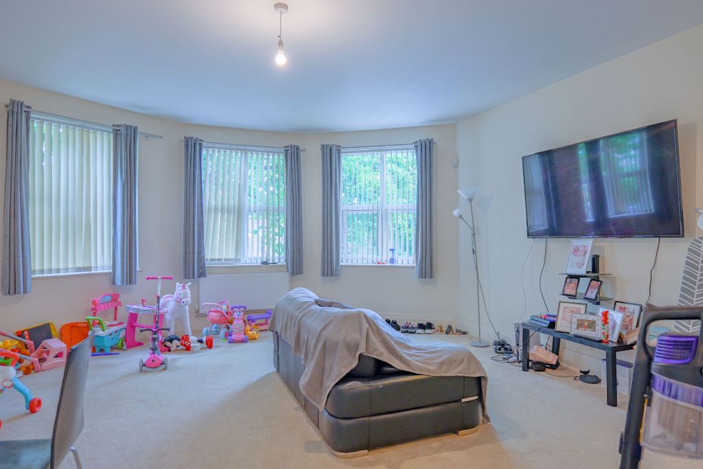 Property photo 3 of 21