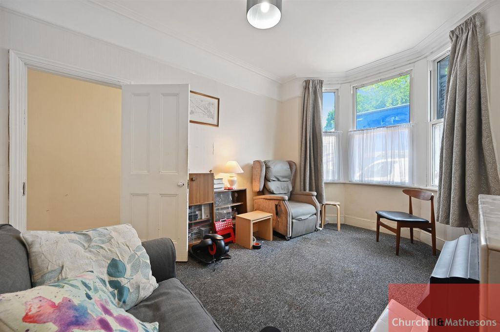 Property photo 3 of 9