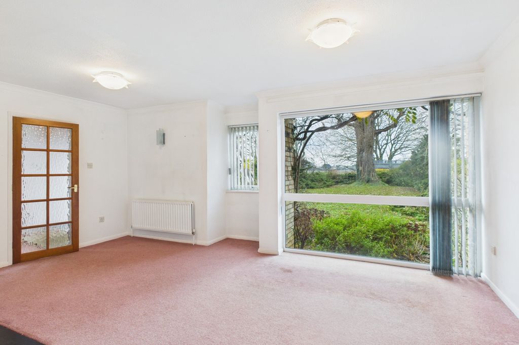 Property photo 3 of 35 Cam02519G0-Pr0374-Still010