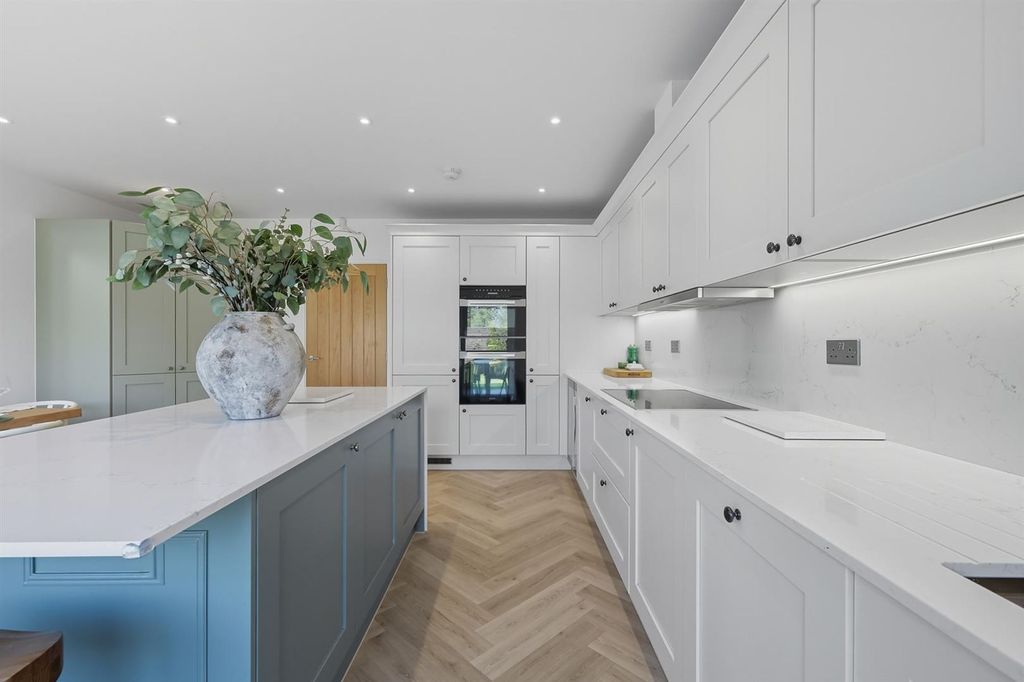 Property photo 3 of 40 Theydon Meadows