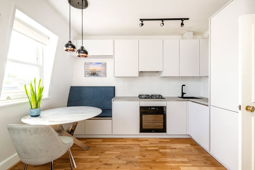 Property photo 1 of 7 Kitchen / Dining