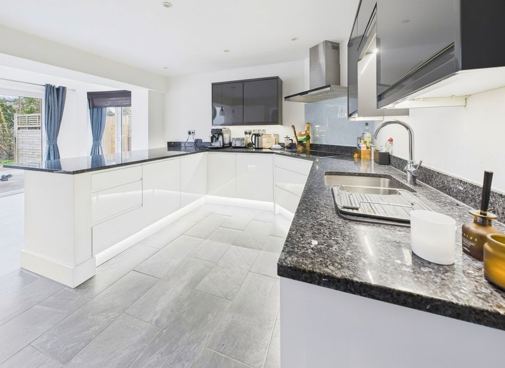 Property photo 1 of 8 4714560