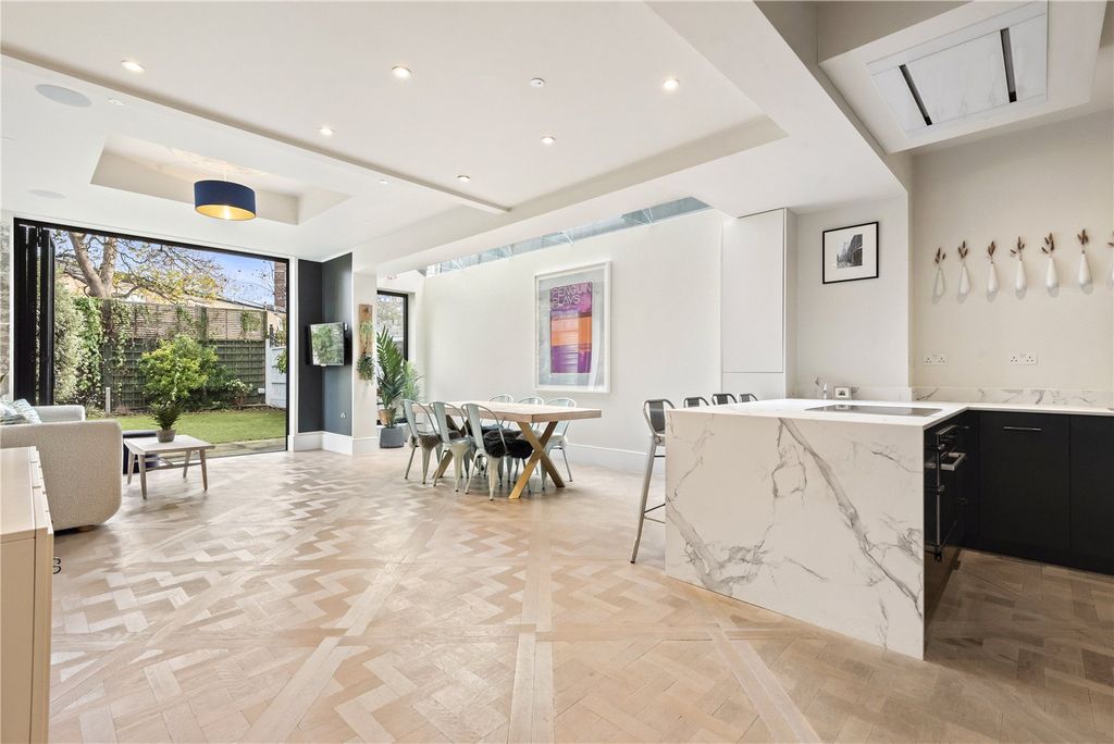 Property photo 3 of 16 Kitchen