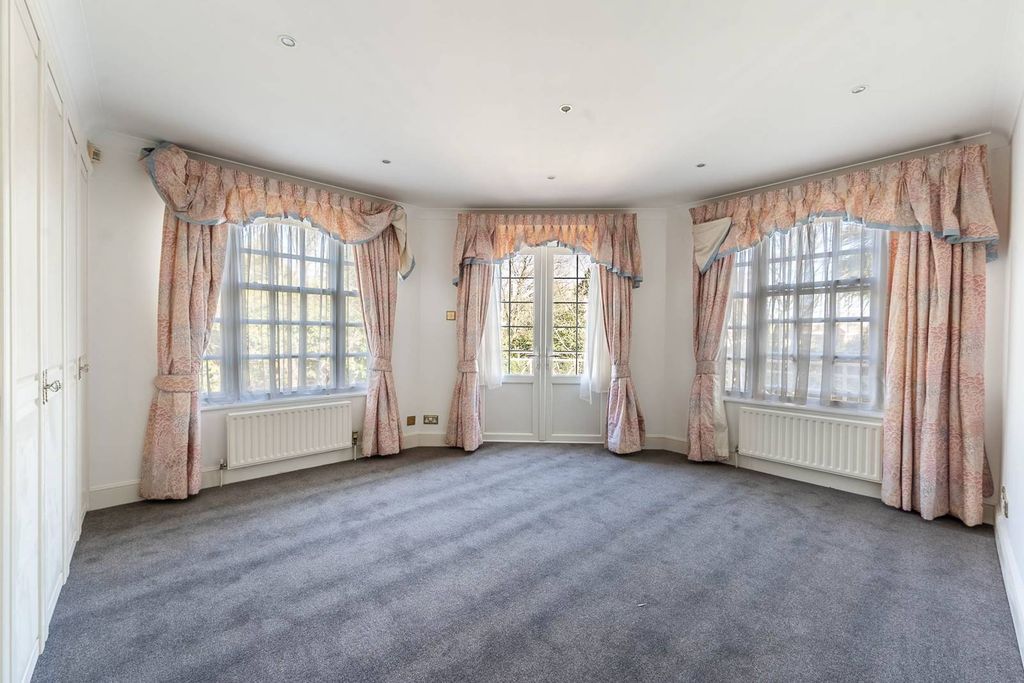 Property photo 3 of 13