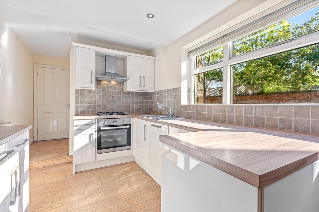 Property photo 2 of 16 Kitchen/Dining Room