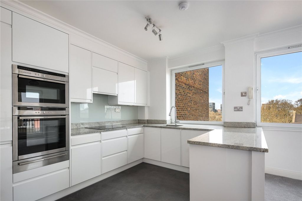 Property photo 3 of 27 Kitchen