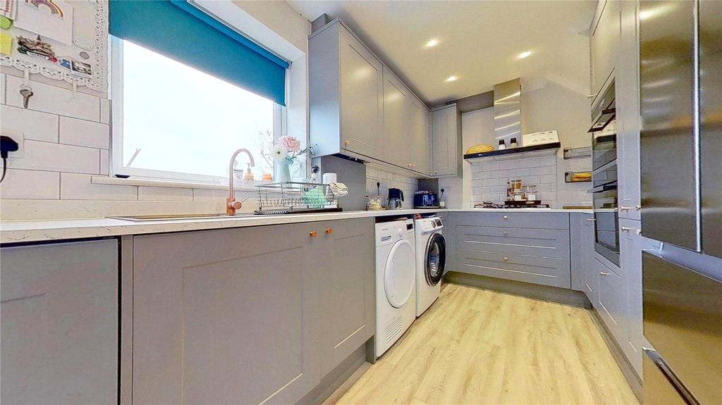 Property photo 3 of 14 Picture No. 17