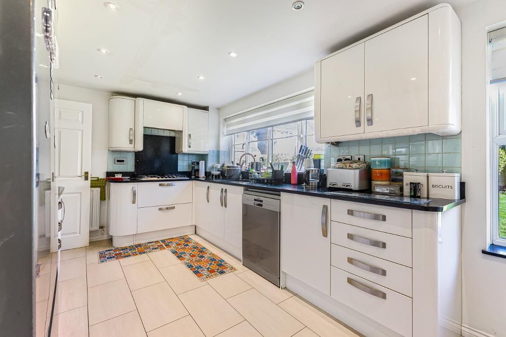 Property photo 2 of 17 Kitchen/Breakfast Room