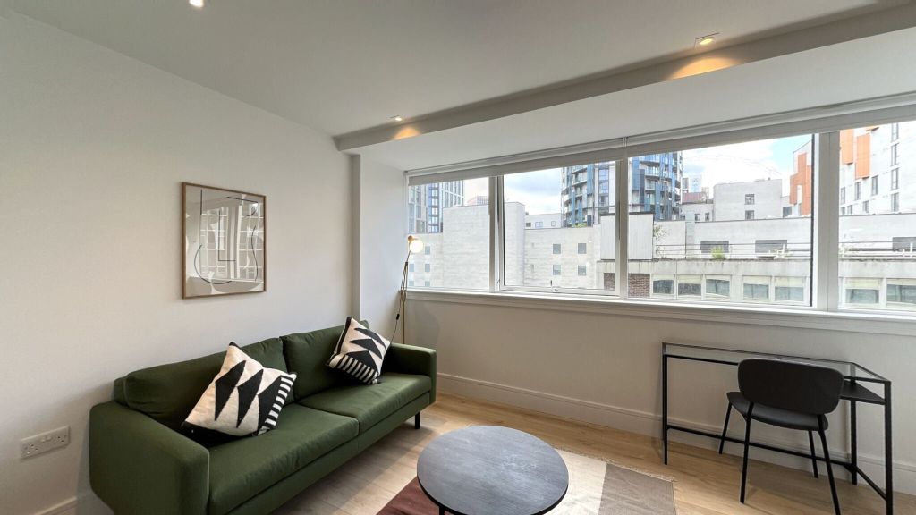 Property photo 1 of 17 Living Room