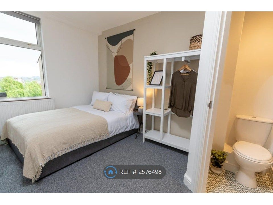 Property photo 1 of 10 En Suite Room