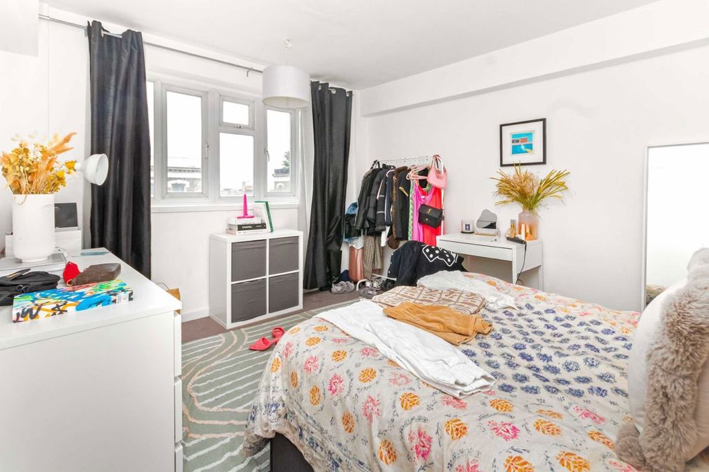 Property photo 3 of 4