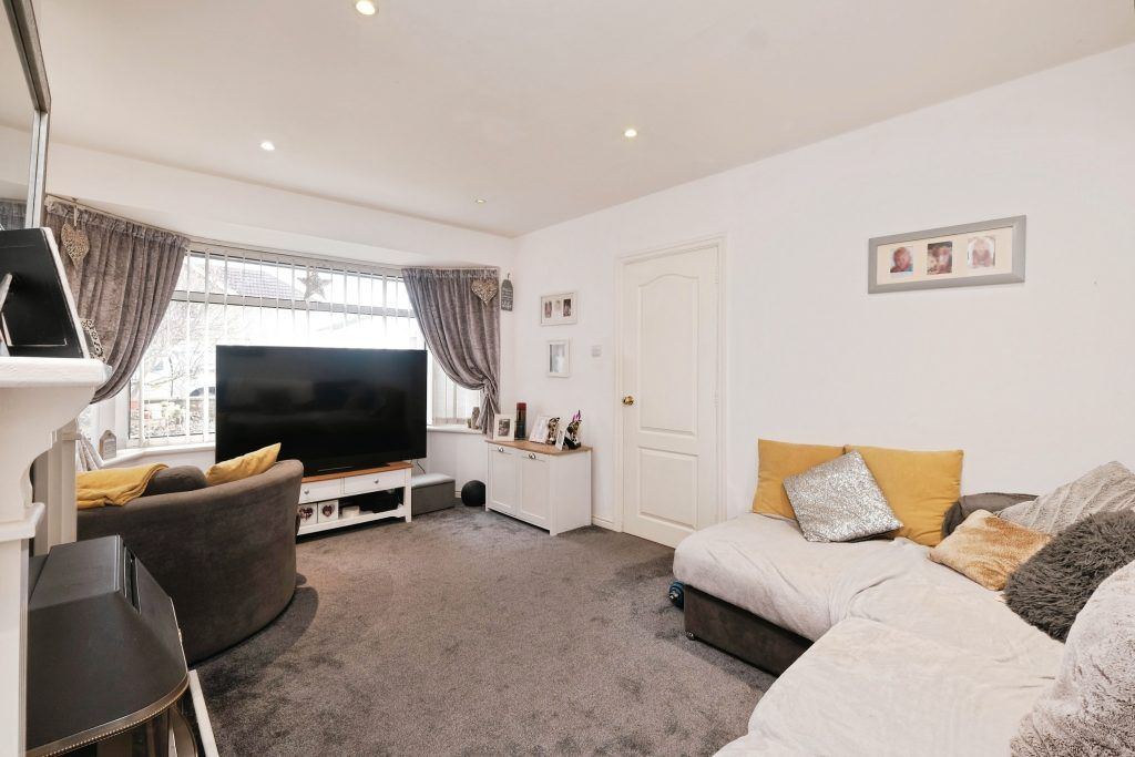 Property photo 2 of 28