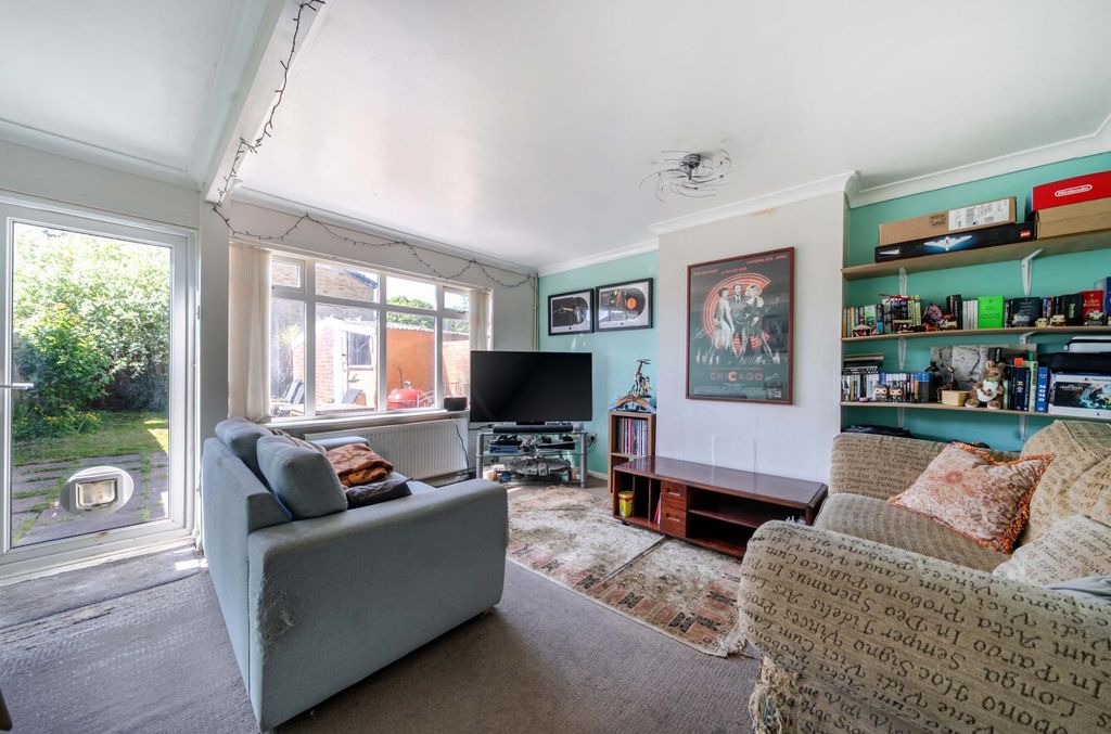 Property photo 3 of 11 1464977-7-6A102A0...