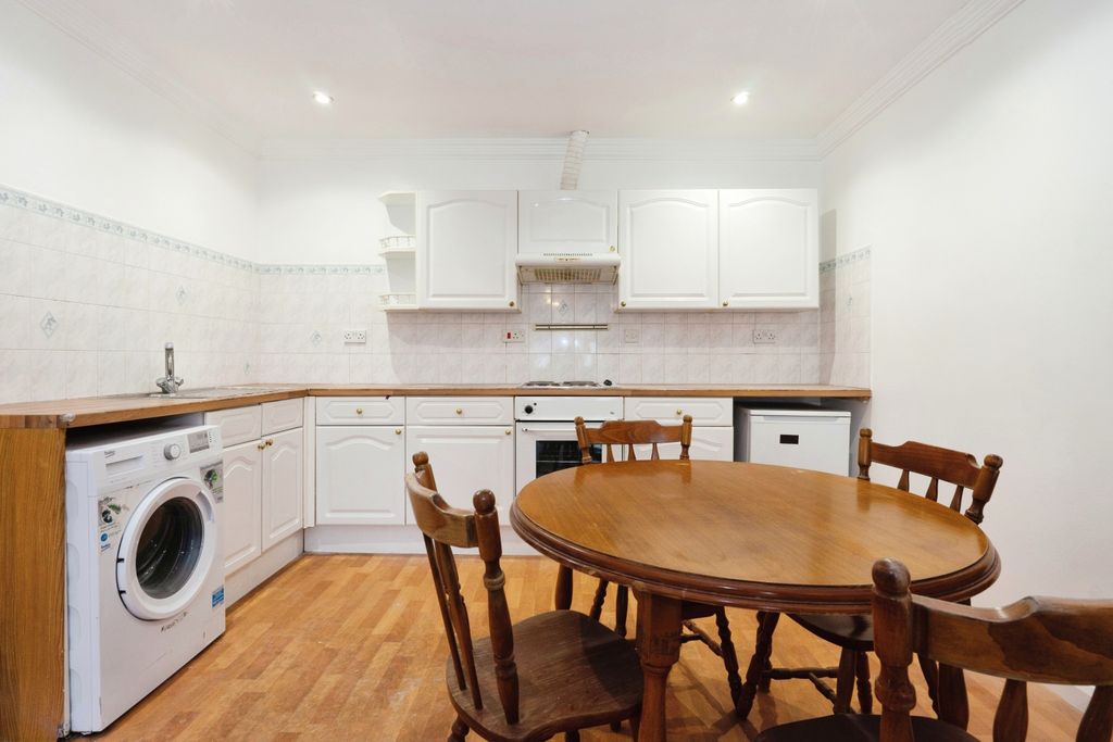 Property photo 2 of 10 Kitchen