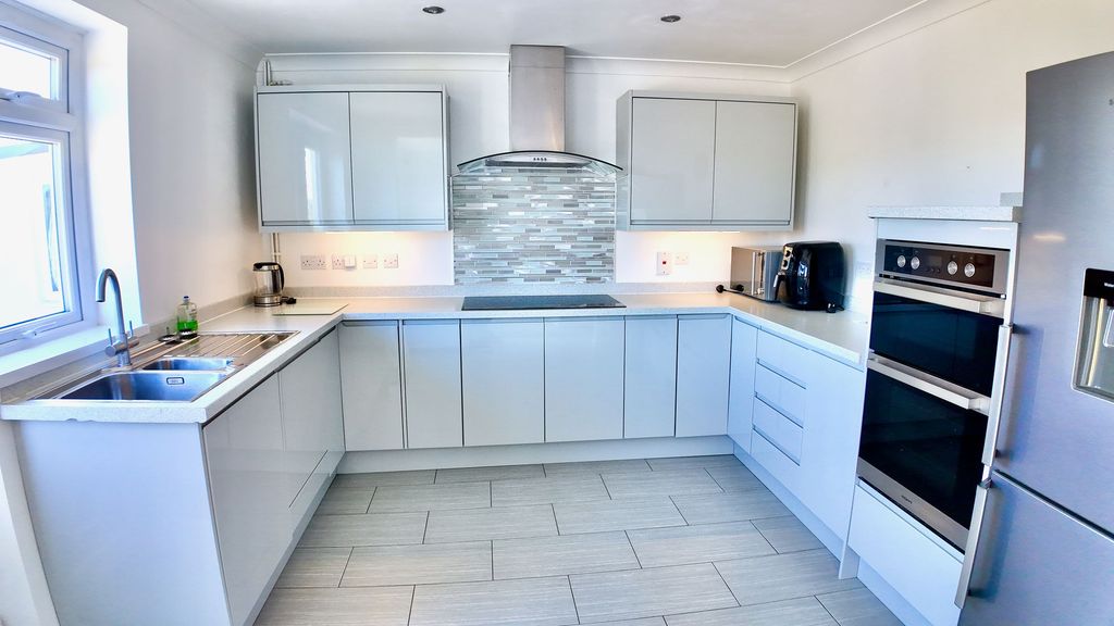 Property photo 3 of 30