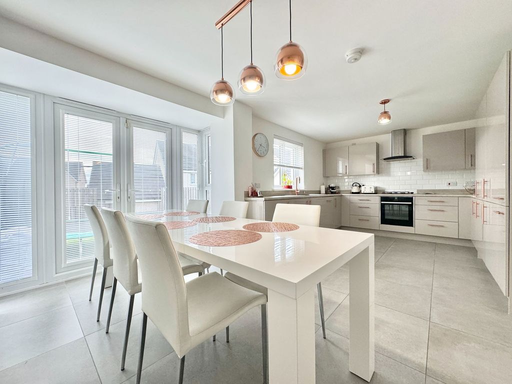 Property photo 2 of 39