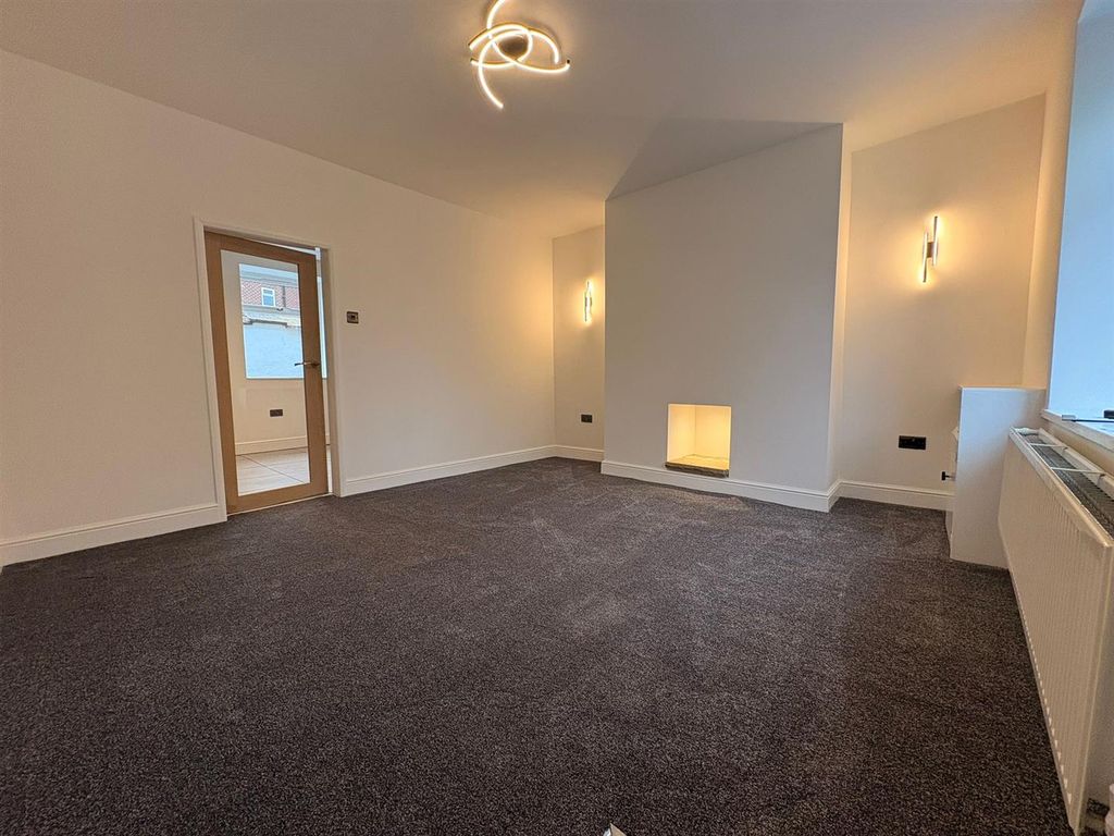 Property photo 3 of 13 Oxford 5.Jpg