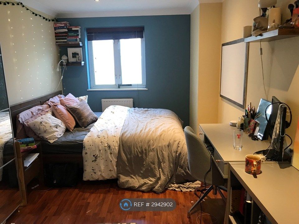 Property photo 3 of 9 Master Bedroom