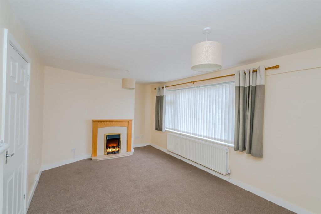 Property photo 2 of 15 2, Carfax, Cannock, Staffordshire, Ws11 0Yt (1 Of