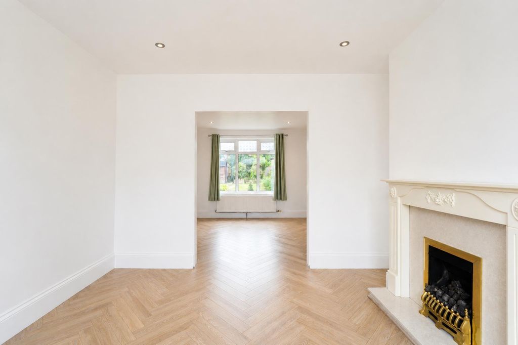 Property photo 3 of 16 l (5).Png