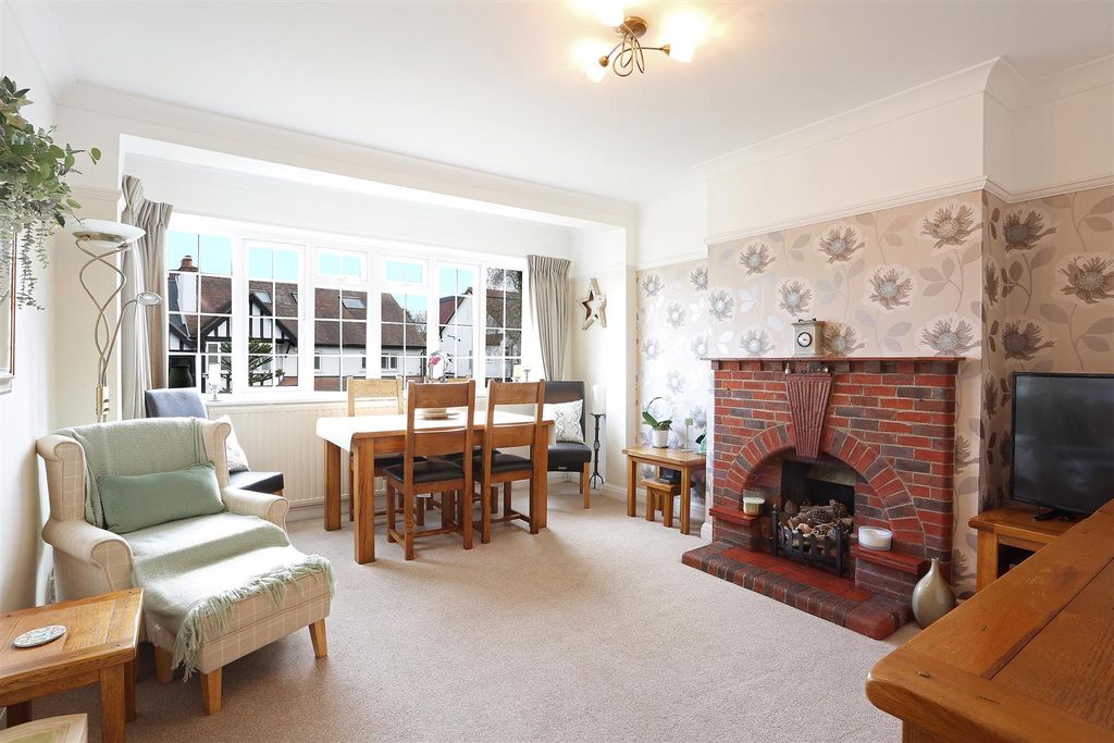 Property photo 3 of 28 1673515929 - 28.Jpg