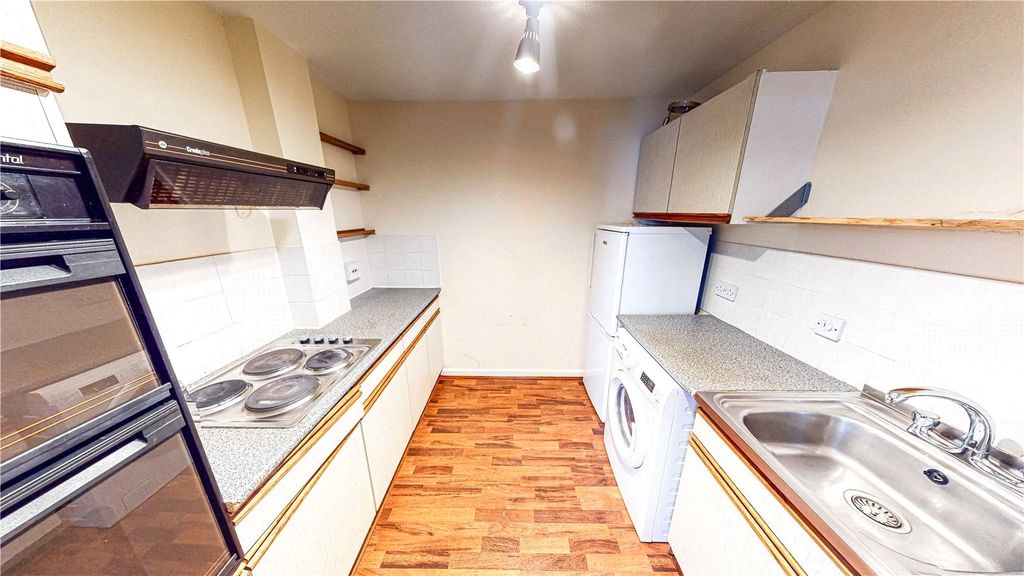 Property photo 2 of 7 Kitchen