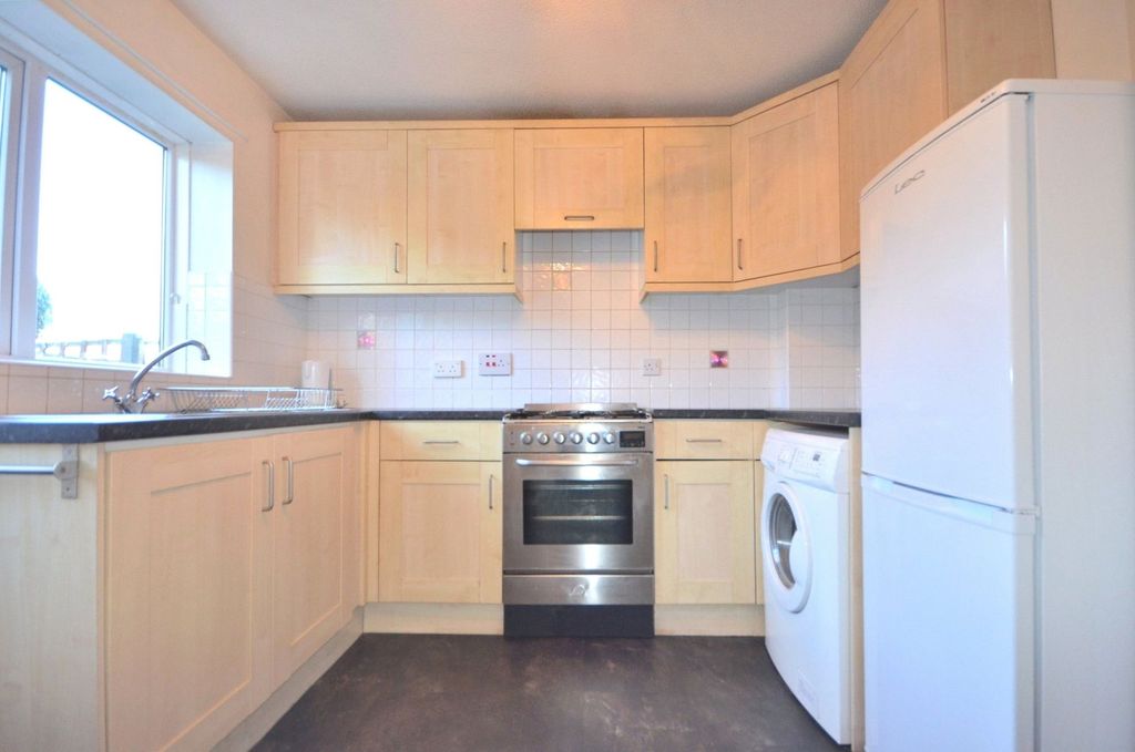 Property photo 2 of 10 Kitchen