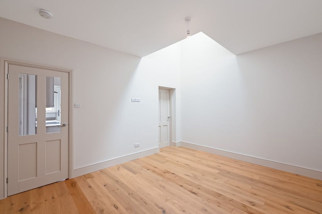 Property photo 2 of 11 Picture 2