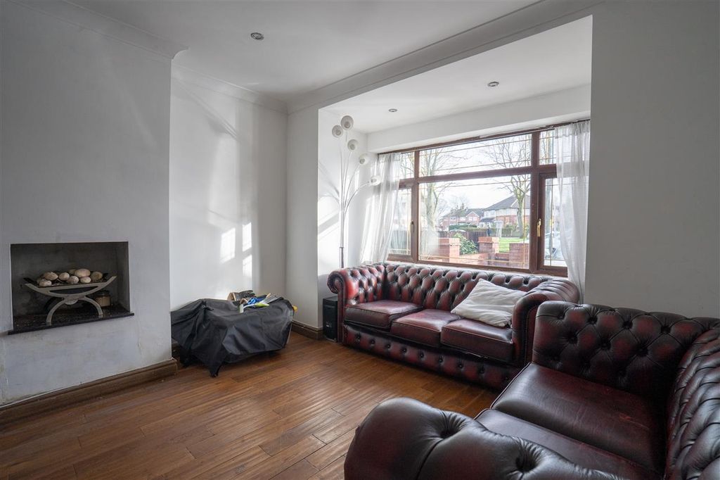 Property photo 2 of 10 Lounge