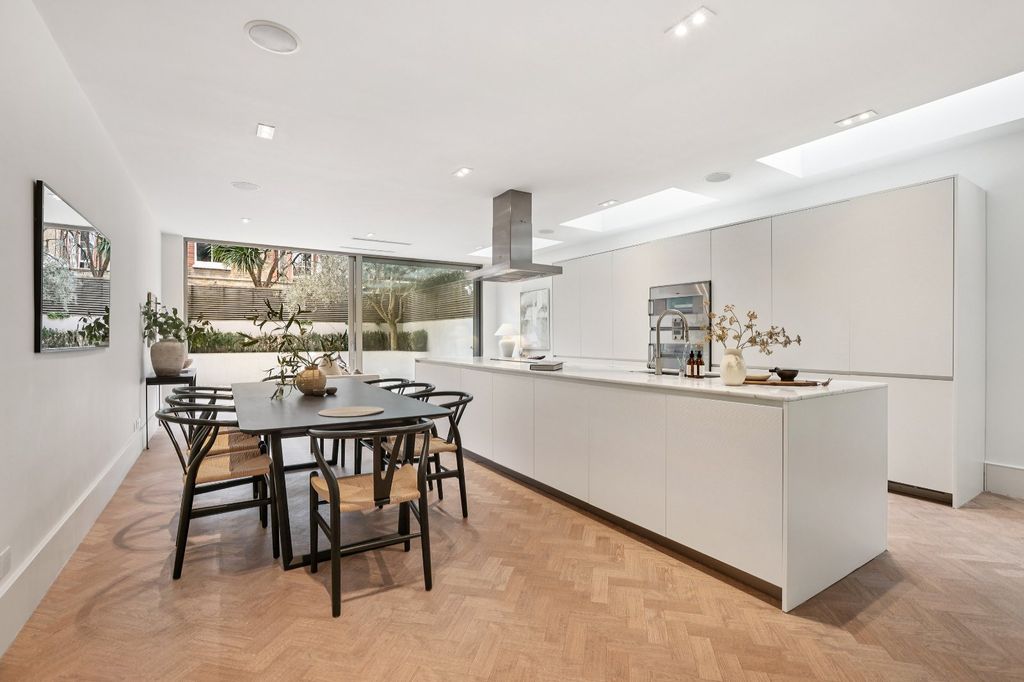 Property photo 1 of 20 Kitchen