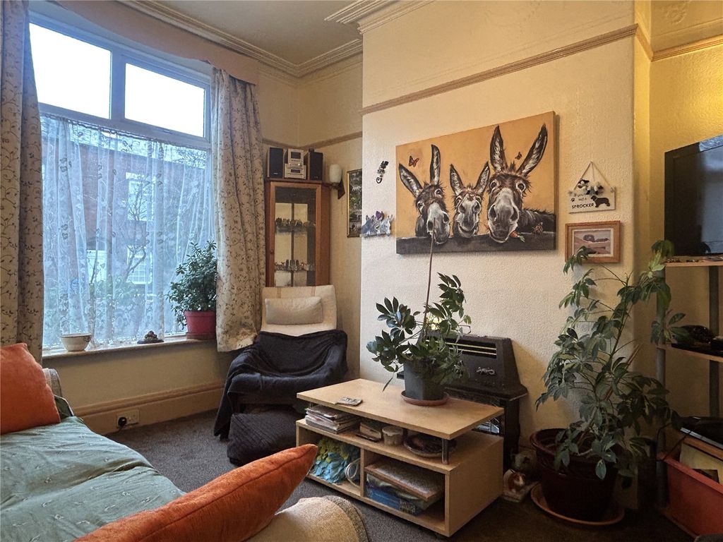 Property photo 2 of 15 Lounge