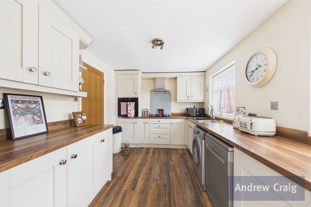 Property photo 3 of 17 Kitchen