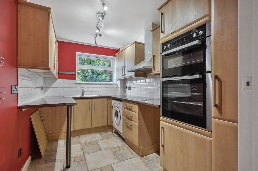 Property photo 3 of 12 1483482-11-6A3d56...