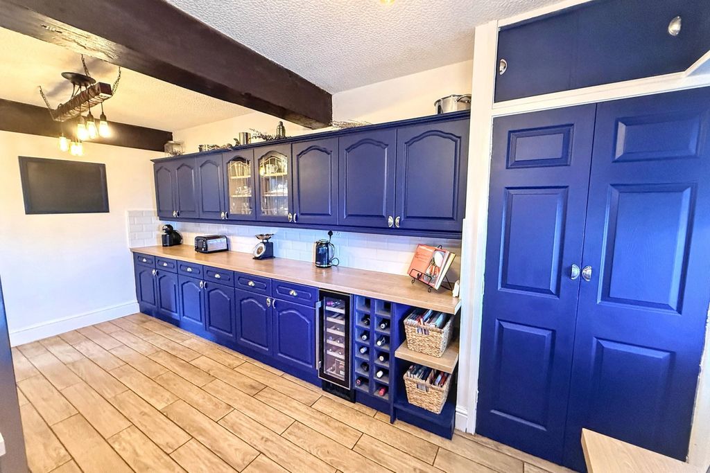 Property photo 3 of 43