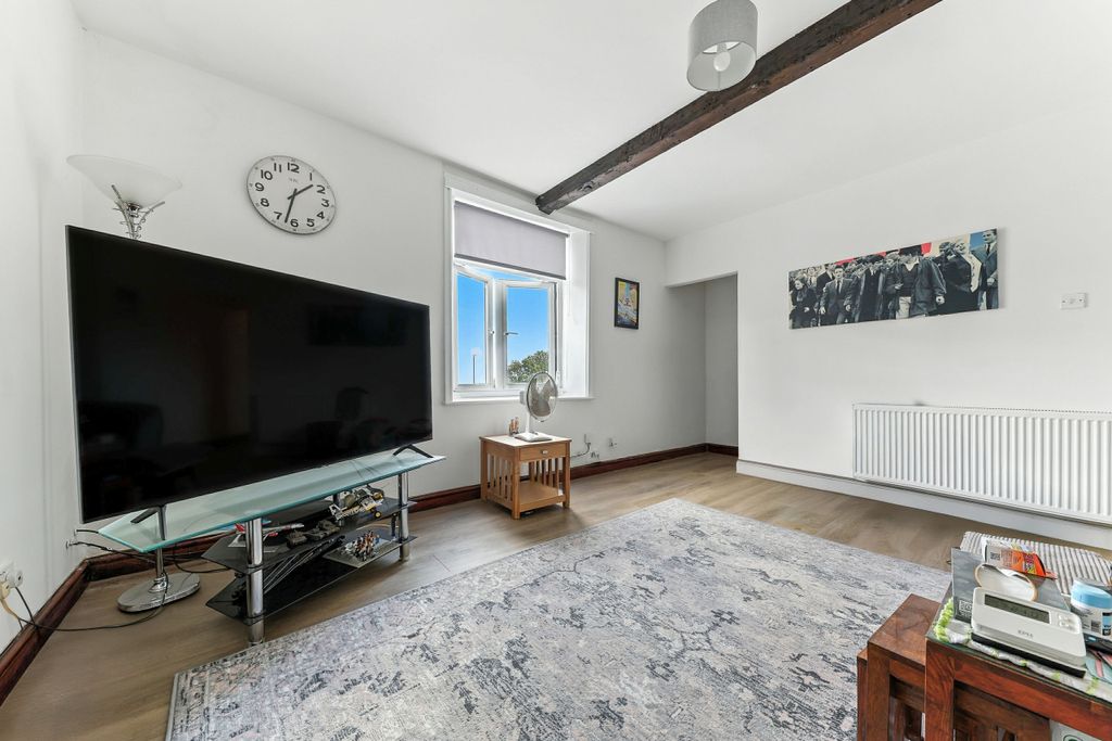 Property photo 1 of 21 Living Room