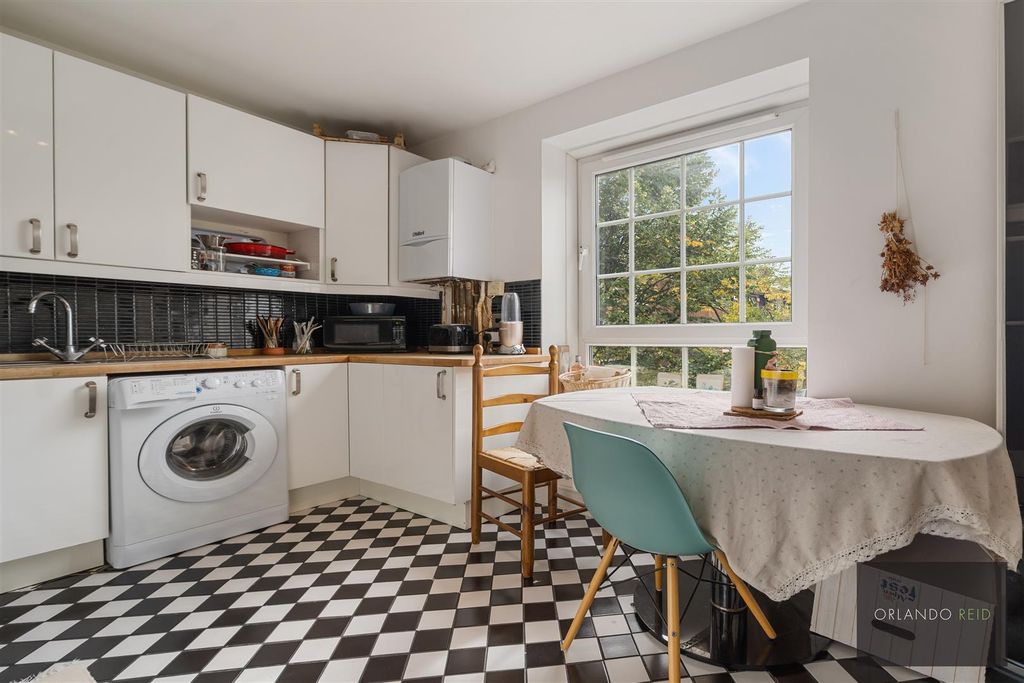 Property photo 2 of 12 Flat 57, Stockwell Gardens Sw9 0Ry-8.Jpg