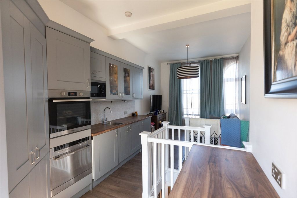 Property photo 2 of 11 Picture No. 23