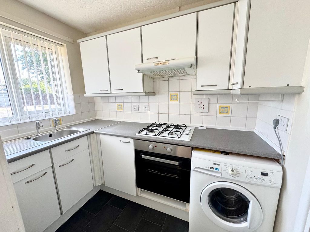Property photo 2 of 8 Kitchen