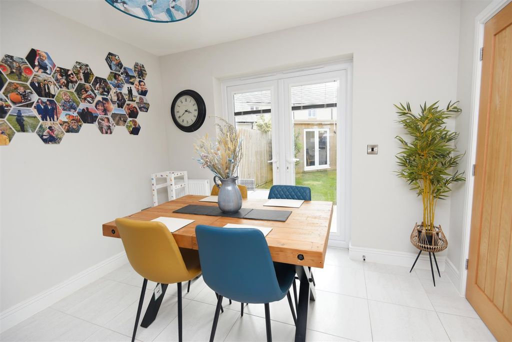 Property photo 3 of 10 Dining Area
