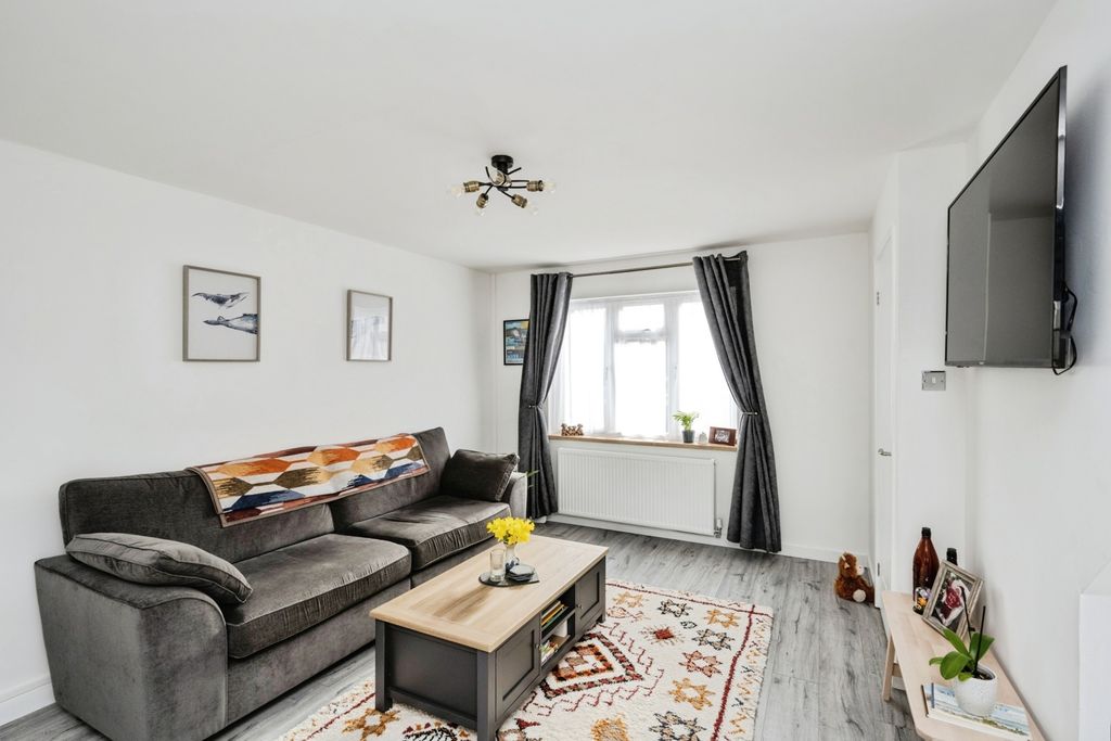 Property photo 2 of 19 Pbox-Img.Jpg