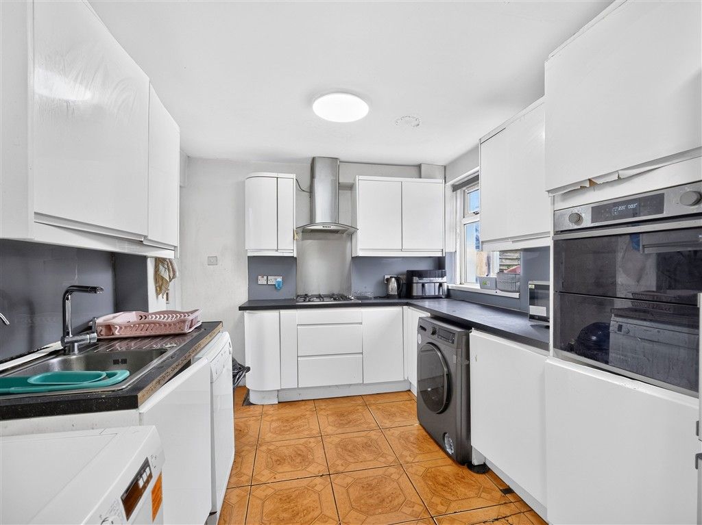 Property photo 3 of 16 Kitchen