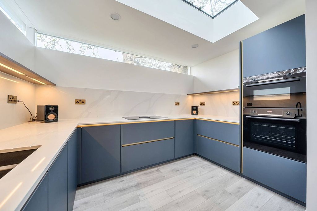 Property photo 3 of 25