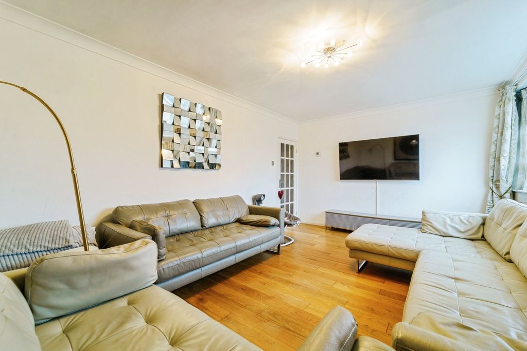 Property photo 3 of 15