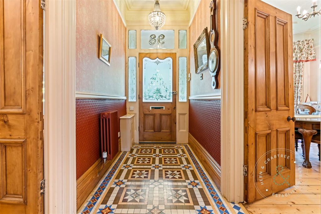Property photo 2 of 46 Ninian Road, Roath, Hern Crabtree (4).Jpg